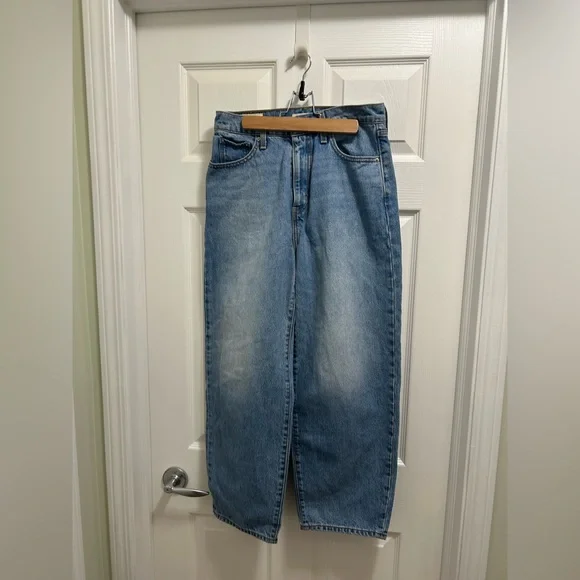 Levi's Straight Leg Jeans in Medium Blue - Picture 3 of 6